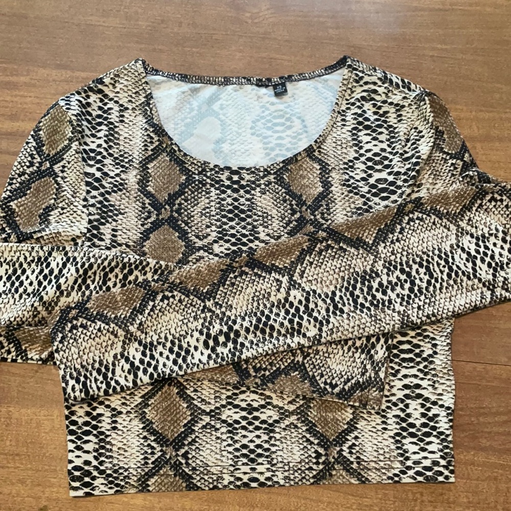 Long sleeve crop top